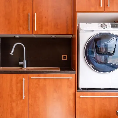 Huswell - Corner With Spectacular Sea View